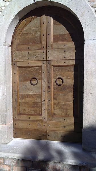 Portoncino esterno in legno con arco